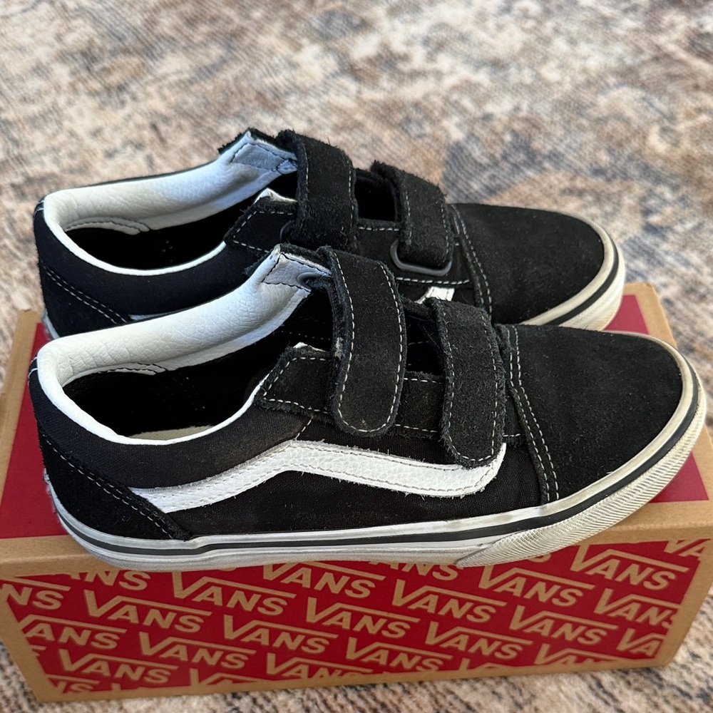 ✨SOLD✨Vans Kids Black and White Velcro Sneakers